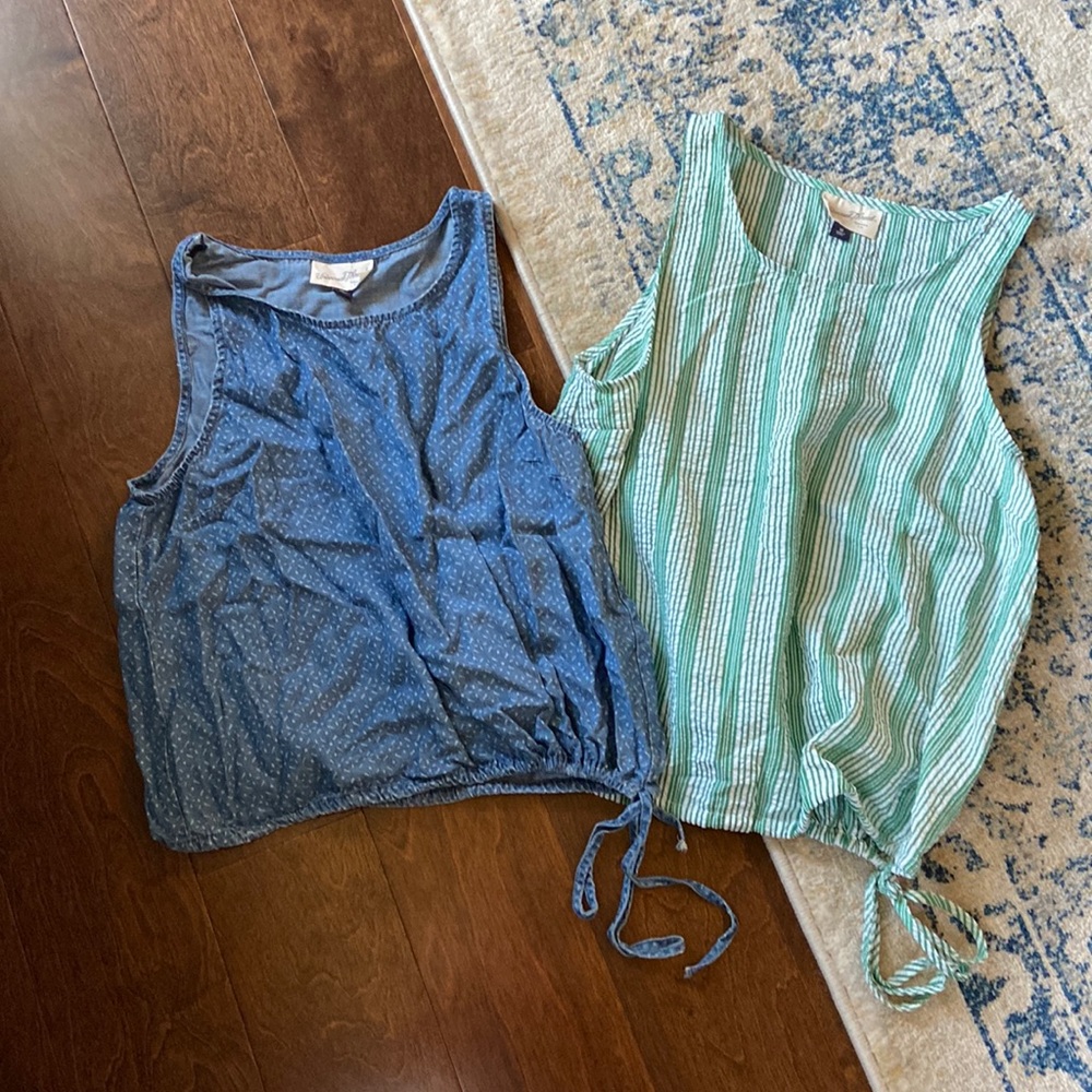 Bundle of two universal thread, size medium tops with ties